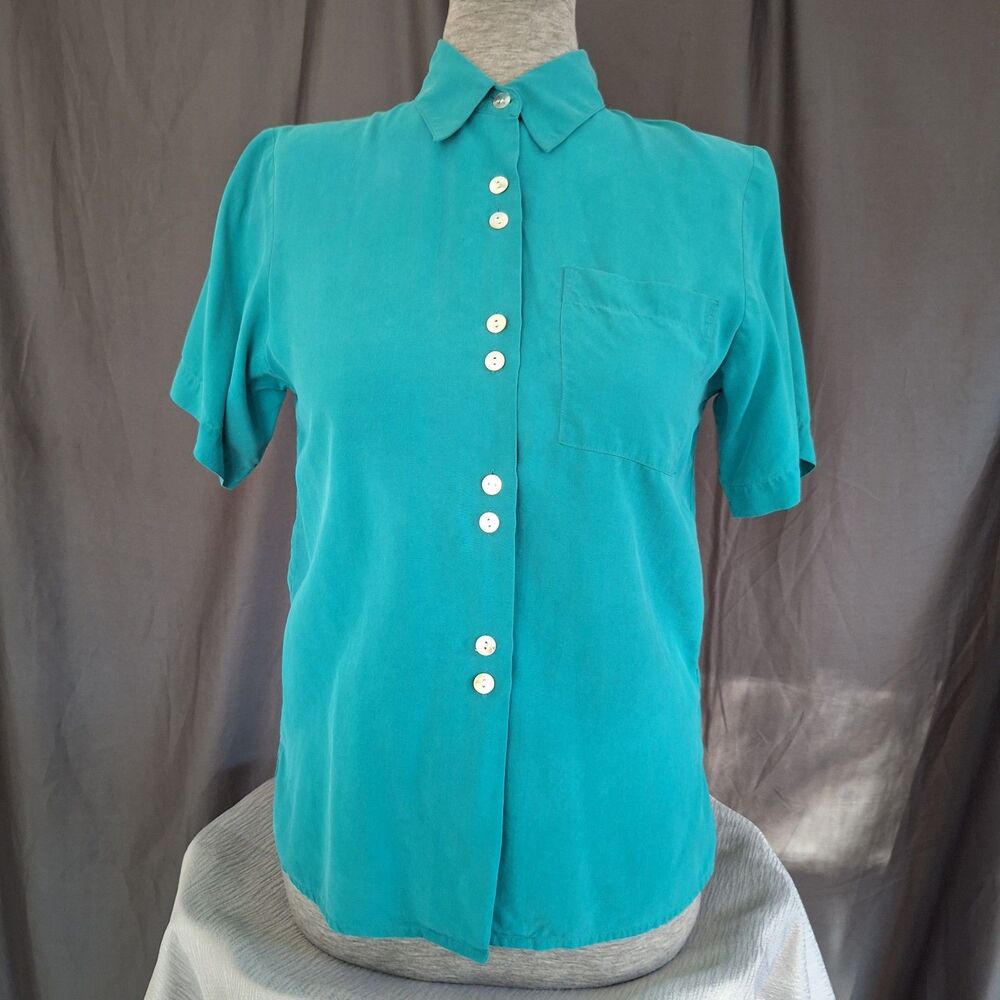 Petite Sophisticate Woman's Silk Button-up Short Sleeves Officecore Career